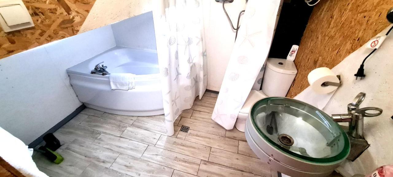 Sub Hel. Budzetowe Pokoje W Domu Z Basenem. Wokol Domu Tylko Natura. Balkon Zbyteczny. エクステリア 写真